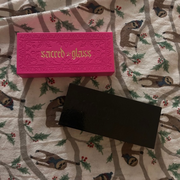 Jeffree Star Cosmetics Extreme Frost Trio: Sacred Glass / Gothic Diamonds - Picture 5 of 5